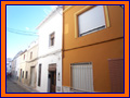 Entrada de la casa en Calle San Antonio. Ampliar imagen.
